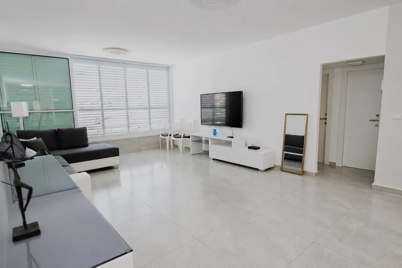 Appartement F3 rénové à Netanya, proche de la mer et du Kikar